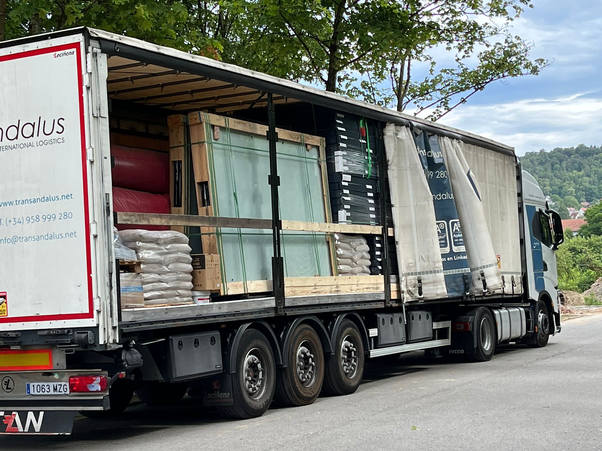 Lkw-Anlieferung_Padel.jpg